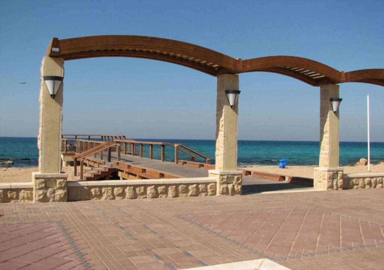 Balfour Sea View City Center Naharia Buitenkant foto