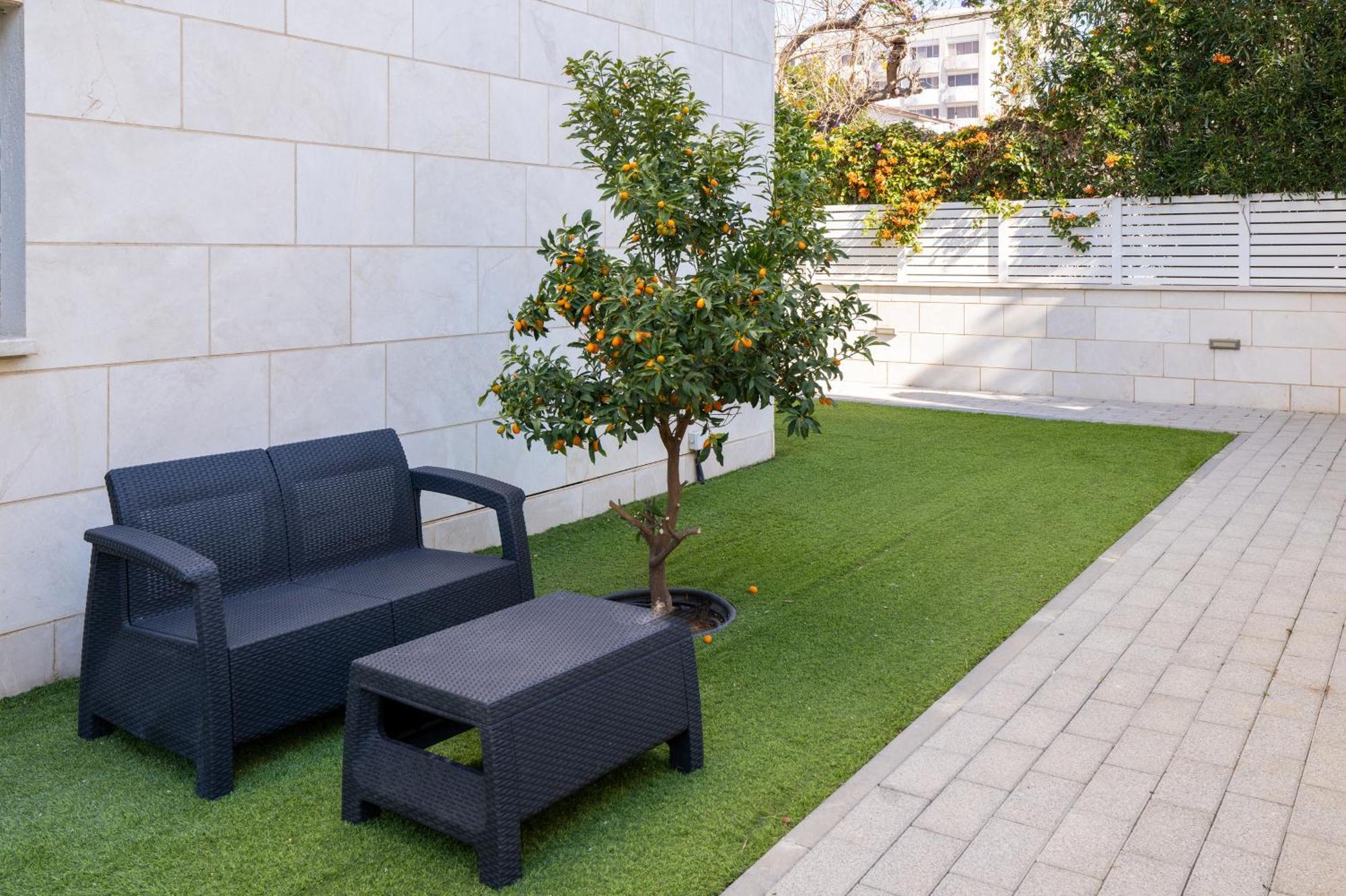 Balfour Sea View City Center Naharia Buitenkant foto