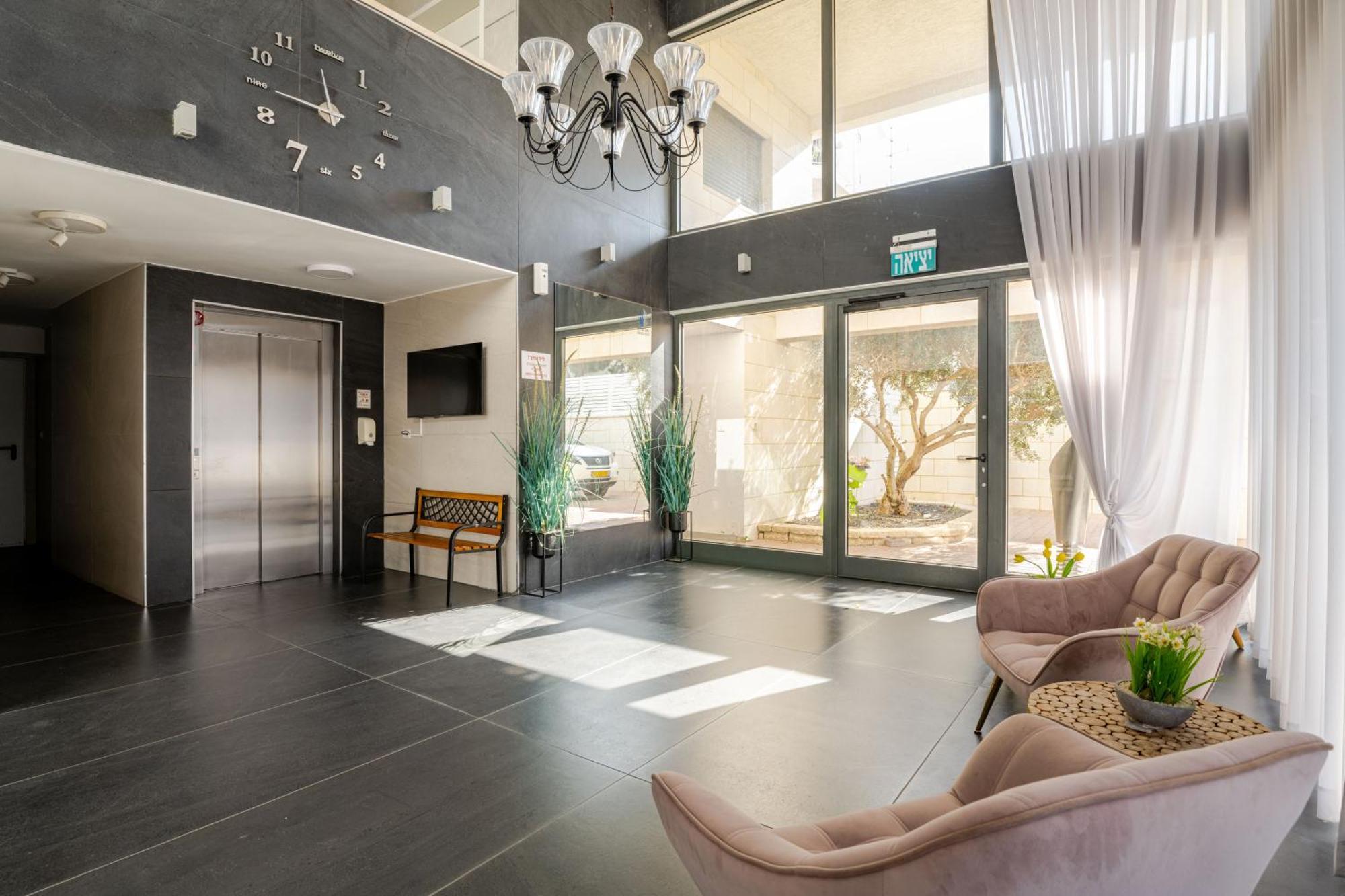 Balfour Sea View City Center Naharia Buitenkant foto