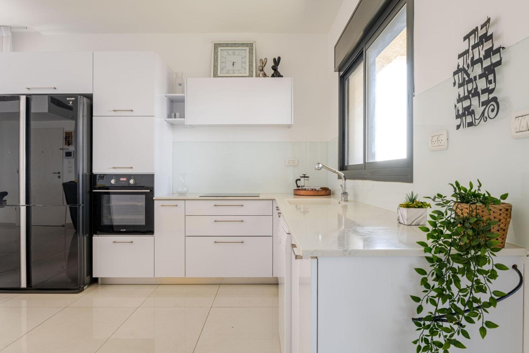 Balfour Sea View City Center Naharia Buitenkant foto