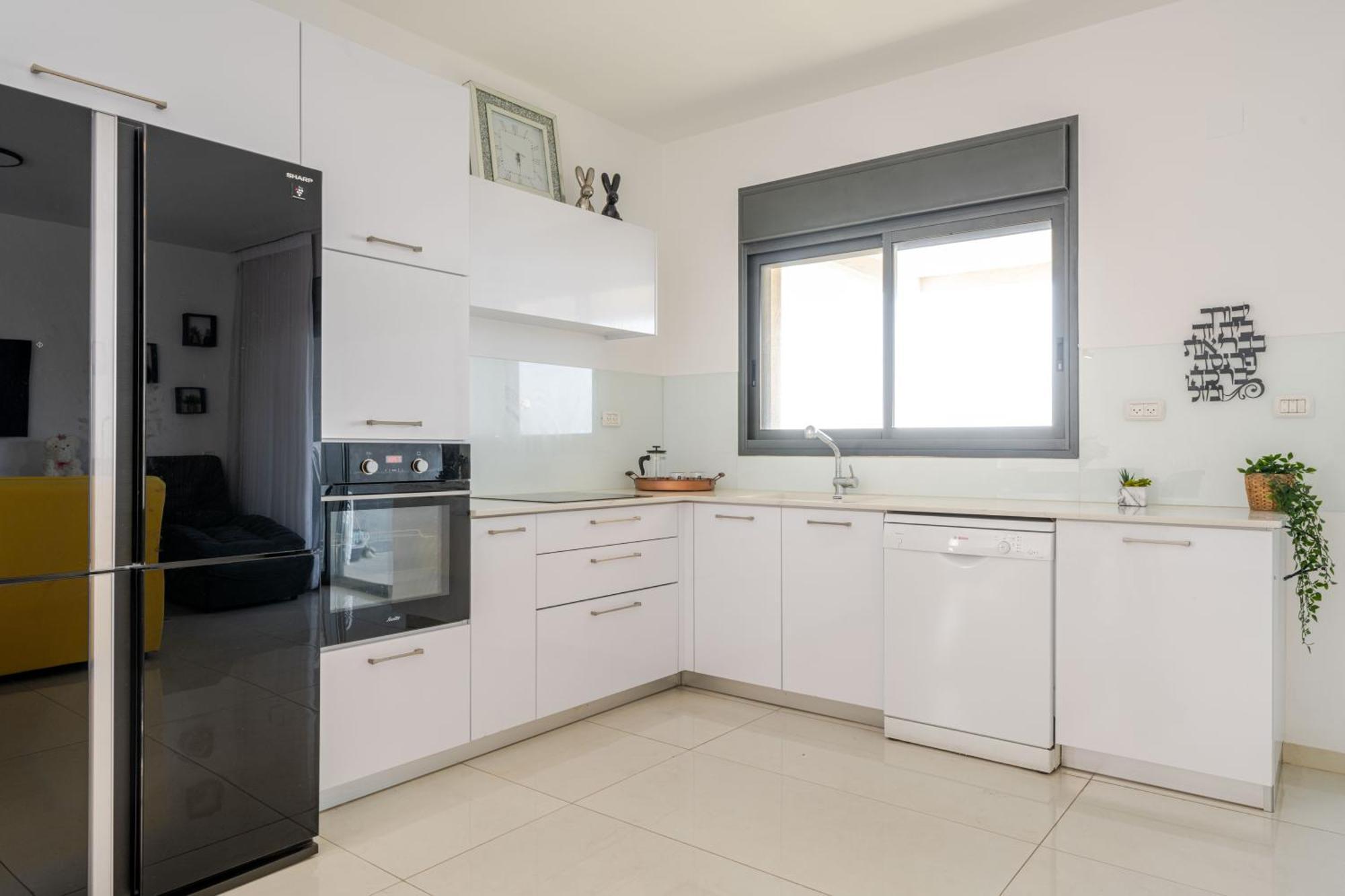 Balfour Sea View City Center Naharia Buitenkant foto