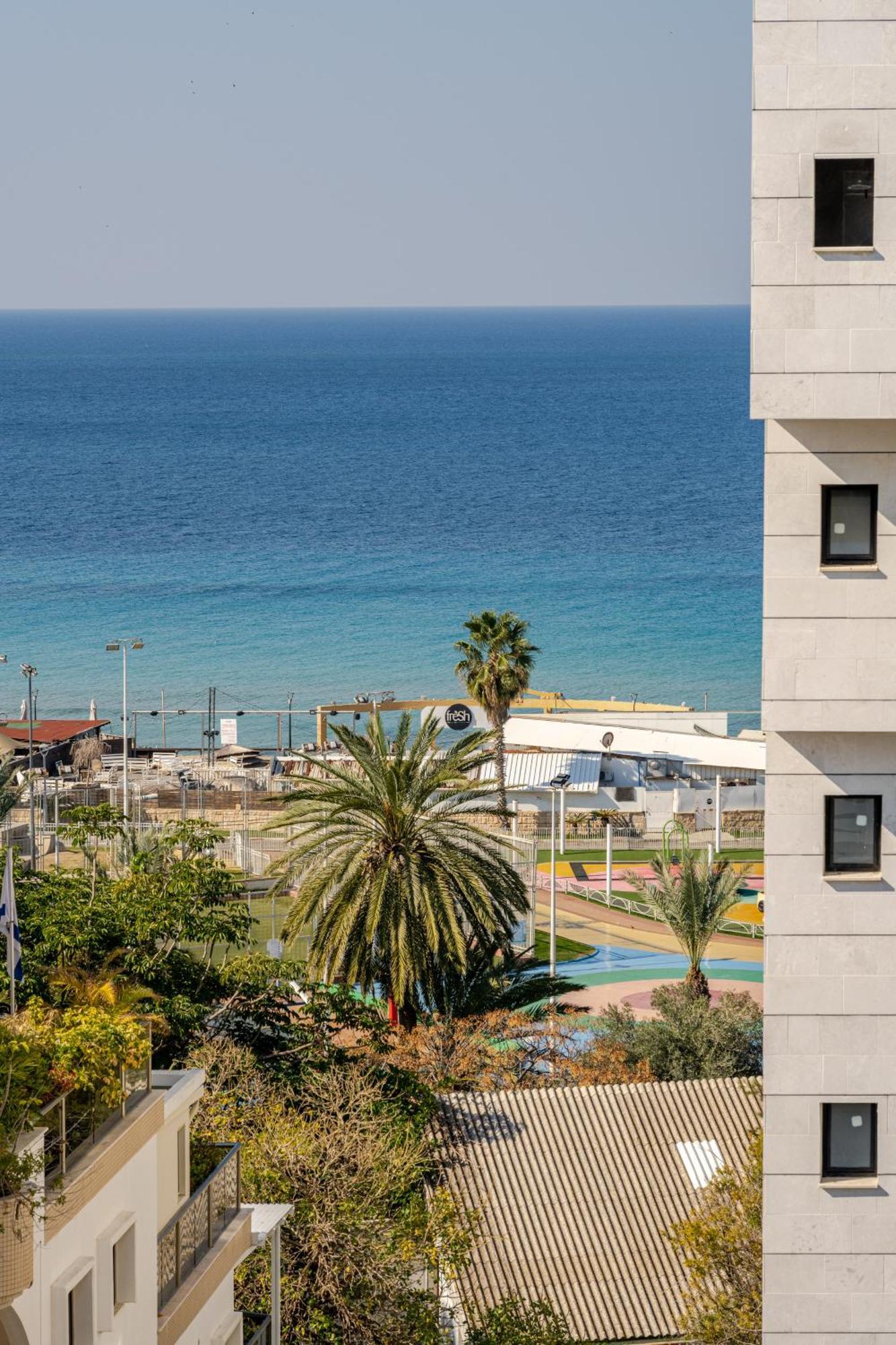 Balfour Sea View City Center Naharia Buitenkant foto
