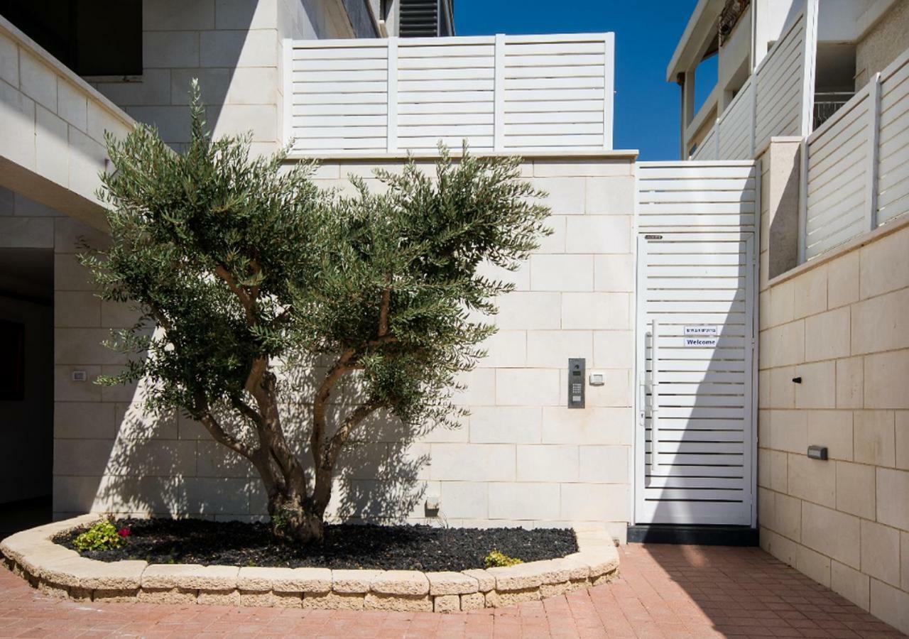 Balfour Sea View City Center Naharia Buitenkant foto